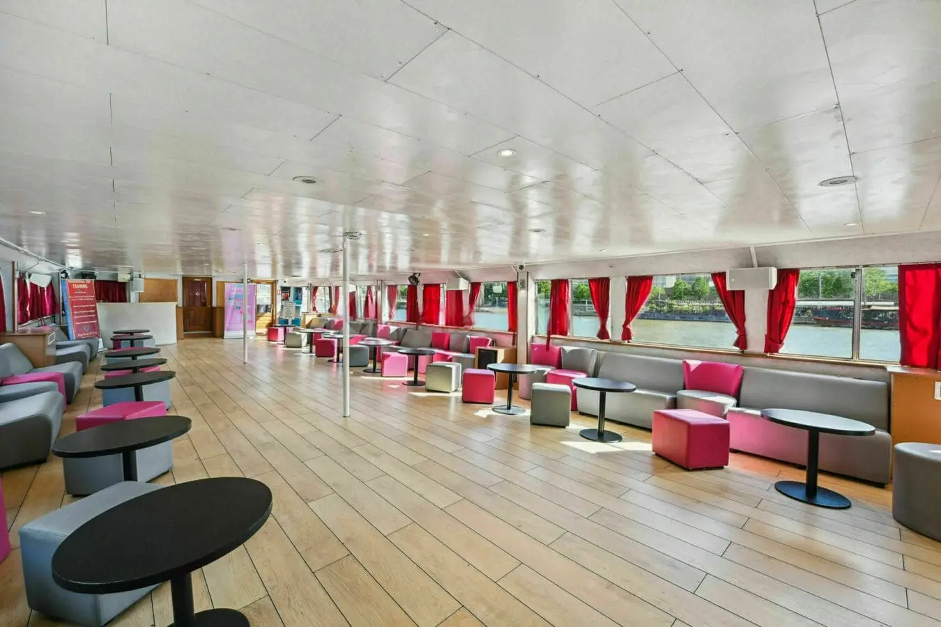 La Peniche de Jacques, péniche navigante sur la Seine, Paris, jusqu'à 400 personnes — photo 2