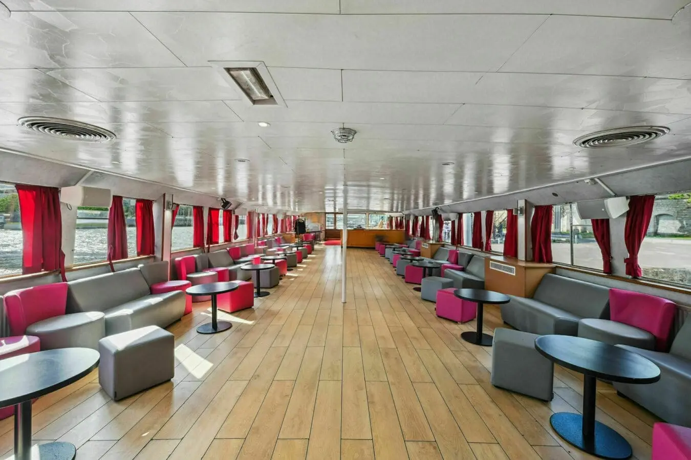 La Peniche de Jacques, péniche navigante sur la Seine, Paris, jusqu'à 400 personnes — photo 3