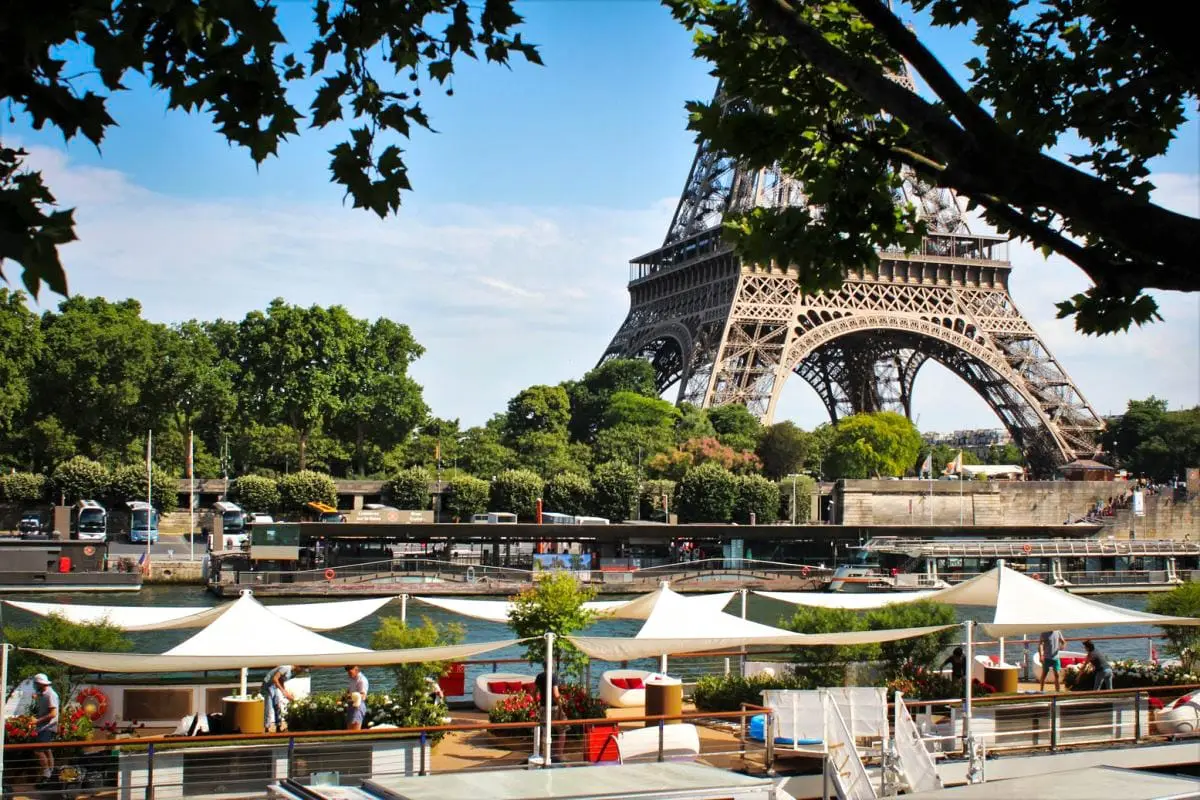 La Péniche de Marine, Paris