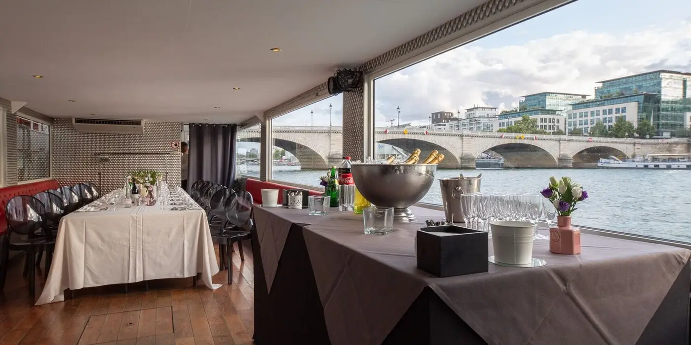 La Péniche de Paola, péniche navigante sur la Seine, Paris, jusqu'à 40 personnes — photo 3