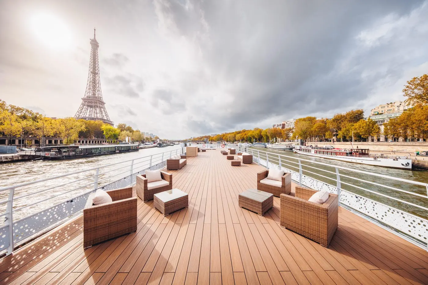 La Peniche de Pola, Paris