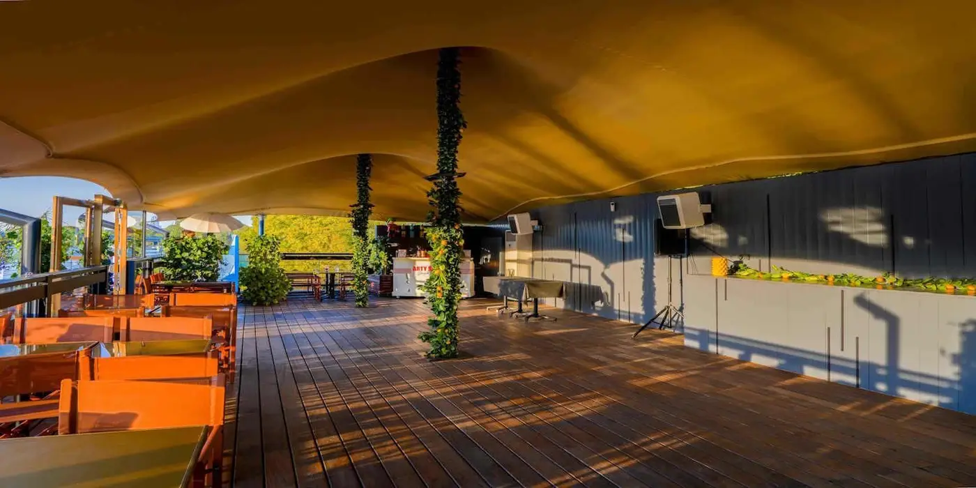 Le Reef Club, péniche à quai, Aux portes de Paris, jusqu'à 200 personnes — photo 3